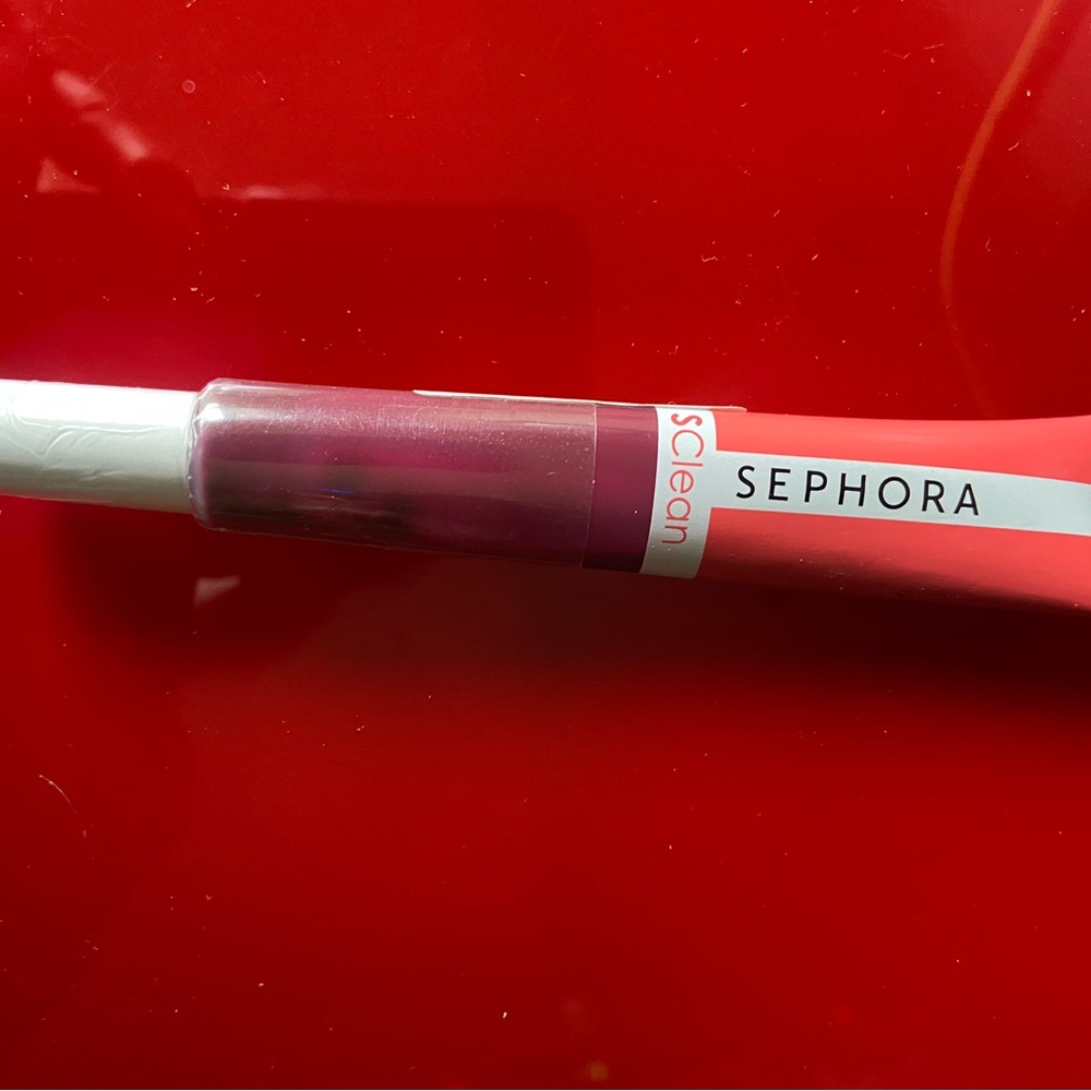 Sephora Clean Glossy Lip Oil to hydrate & soothe your lips ‘Raspberry’
